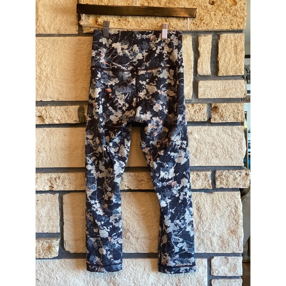 Lululemon Wunder Under Crop - Size 4